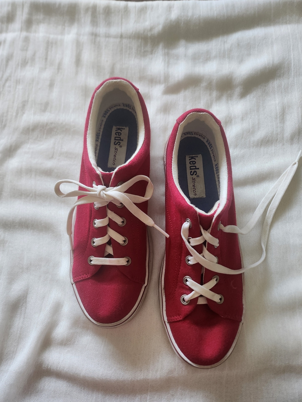 Keds Womans Low-Top Canvas Sneakers in Red and White